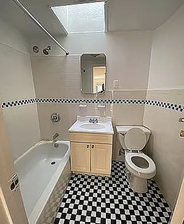 2nd image of 791 Lexington Ave APT 5R