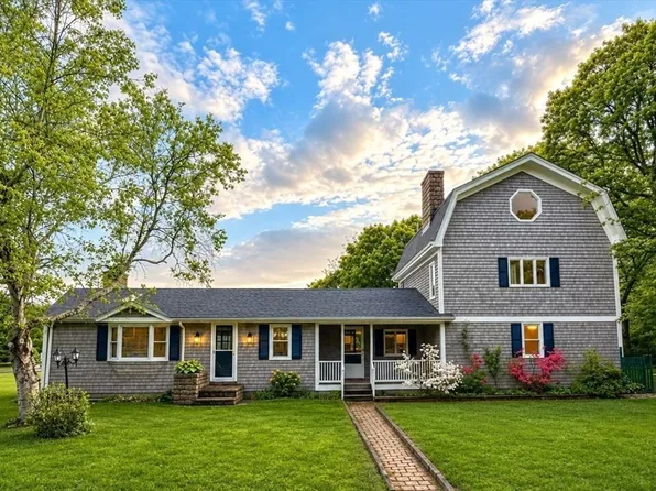 98 Ebony St, Fairhaven, MA 02719