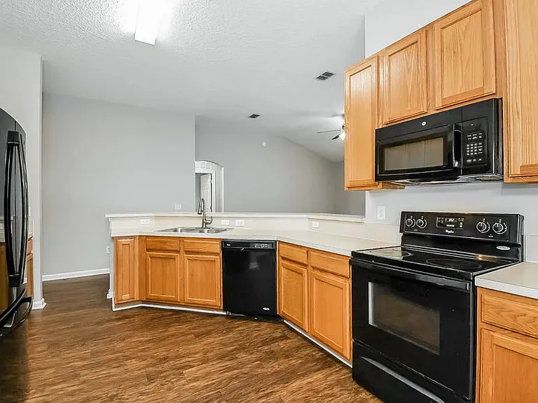 9270 Thunderbolt Dr — Photo 10