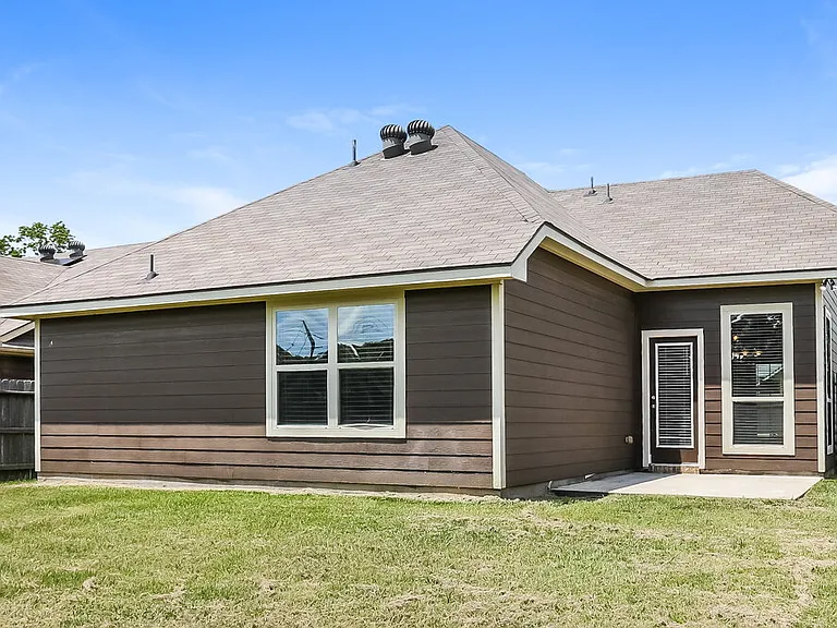 131 Brocks Ln — Photo 16