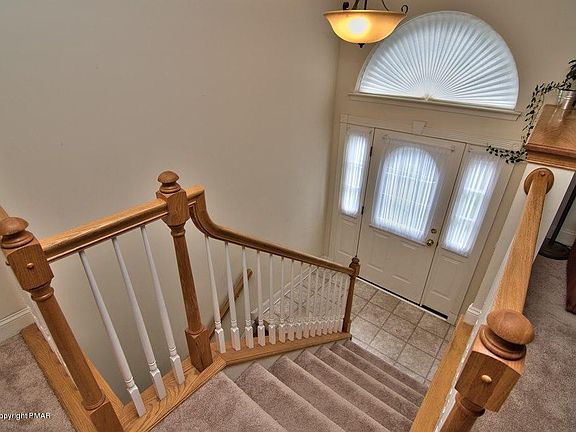 5th image of 940 Oakwood St