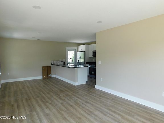 3rd image of 711 Gaston Drive