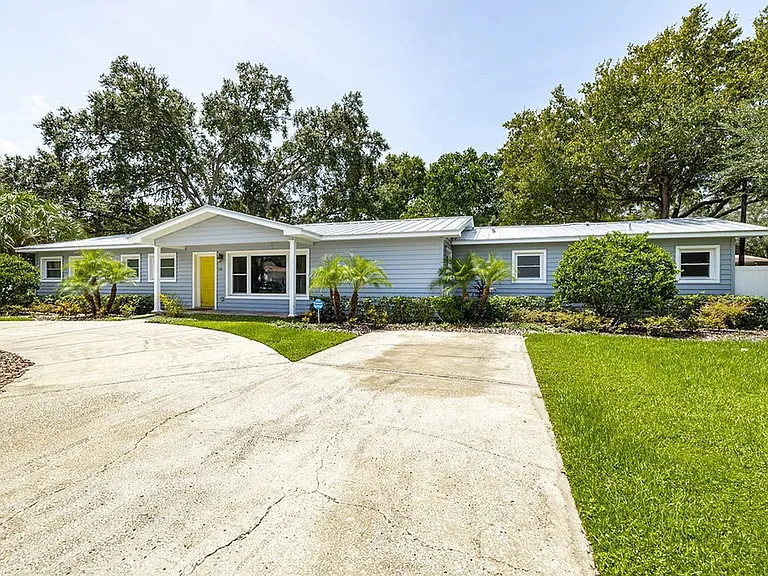 4200 W Beachway Dr — Photo 3