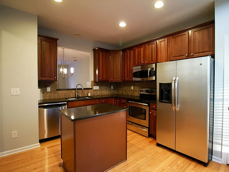 264 W Bland St — Photo 28