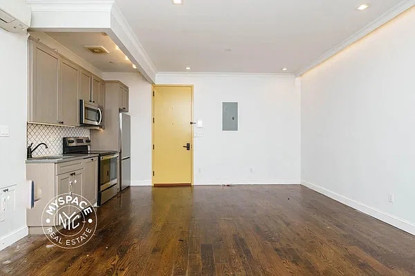 Living room, photo 1