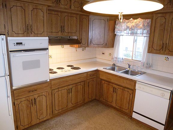 2nd image of 728 W Merle Ave
