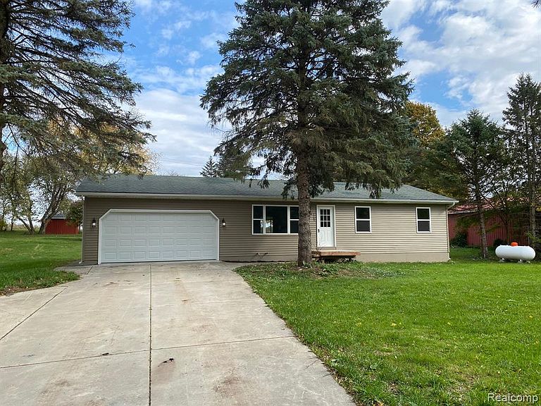 907 W Oakley Park Rd, Commerce Township, MI 48390 | Zillow