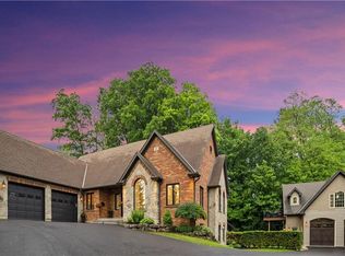 515 Hamilton Dr, Hamilton, ON L9G 2A9