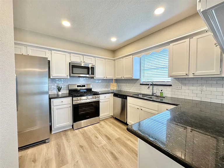 1514 Park Meadow Dr — Photo 6