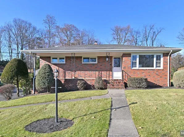 52 Bogert Dr, North Haledon, NJ 07508