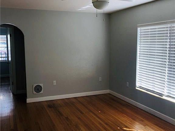 5th image of 715 E Amelia St