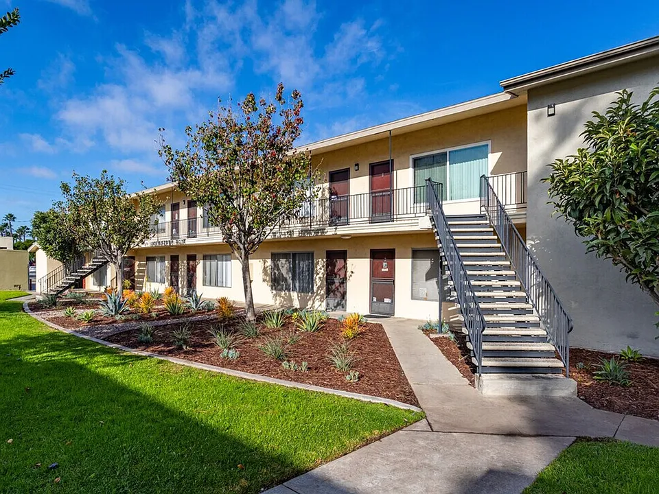 1243 N Dresden Pl #7