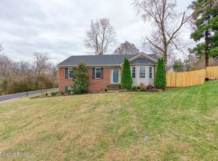 2106 Terriwood Ct, Meadowbrook Farm, KY 40223