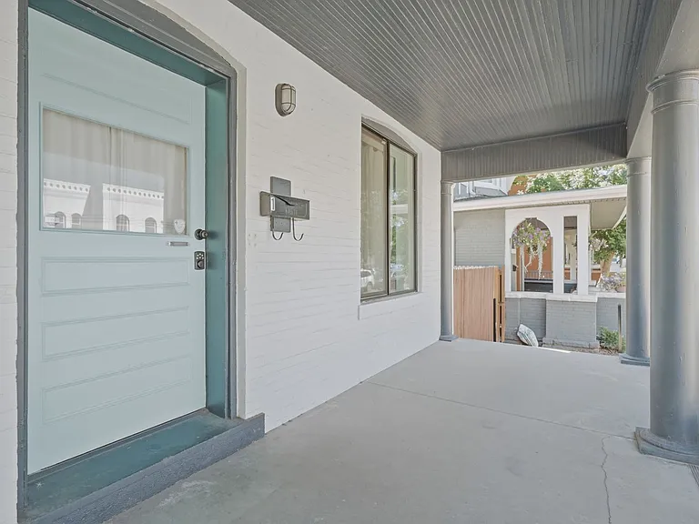 936 N Ogden St — Photo 2