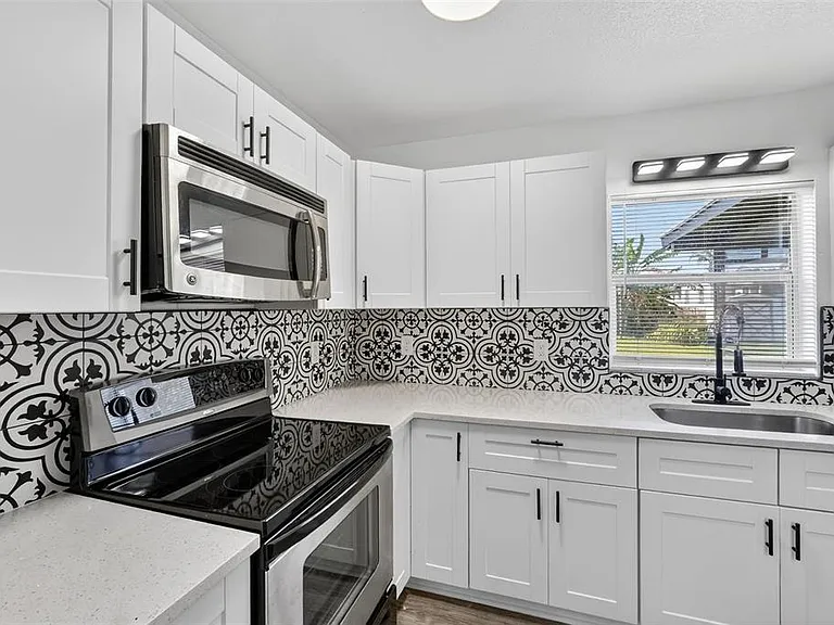 3034 Touraine Ave — Photo 24