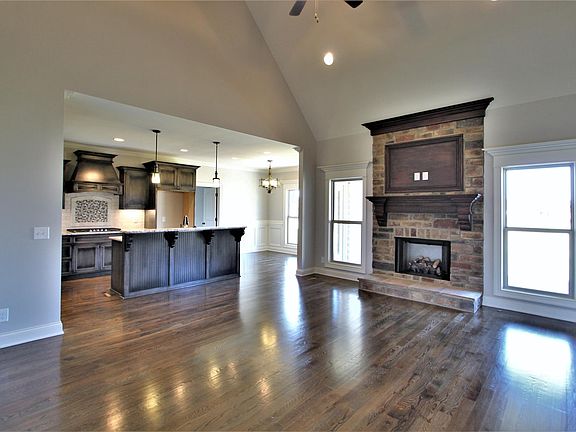 5th image of 902 Larkspur Ln #67-lot 67
