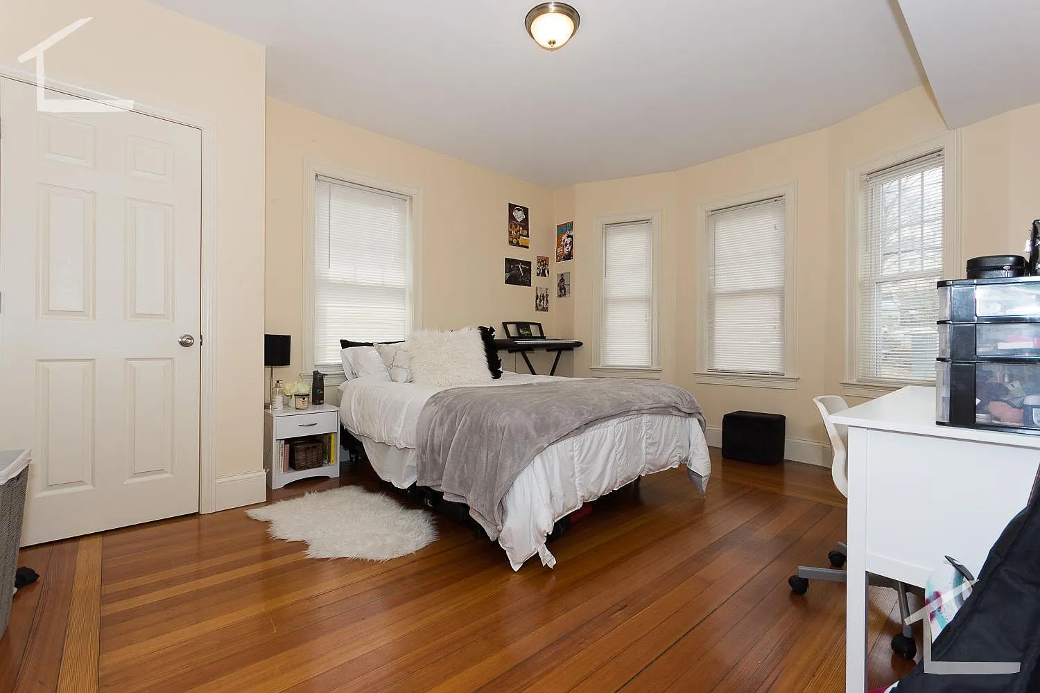 5 bed, 1500 sqft, $4,000 — Photo 2