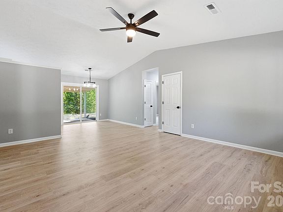 5th image of 24 Sagefield Dr