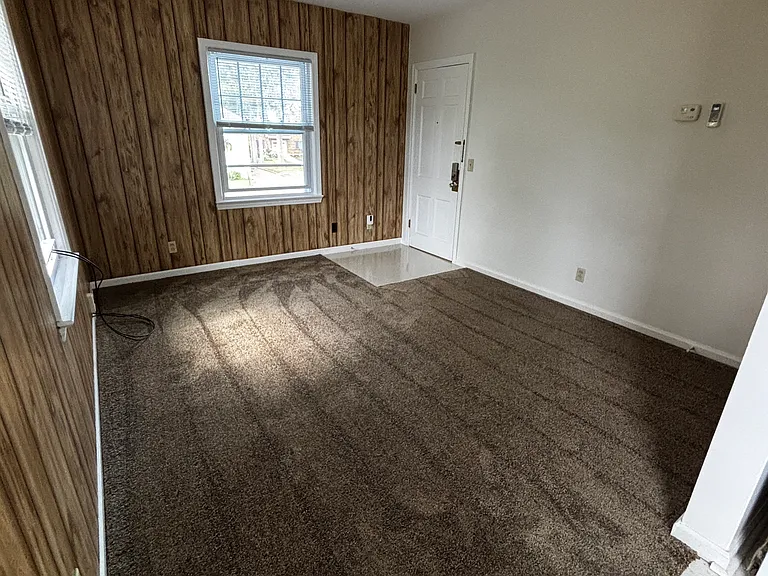 142 N Riverview Dr #3 — Photo 7