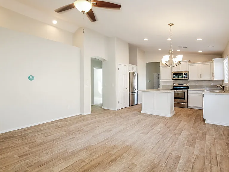 10559 W Amelia Ave — Photo 4