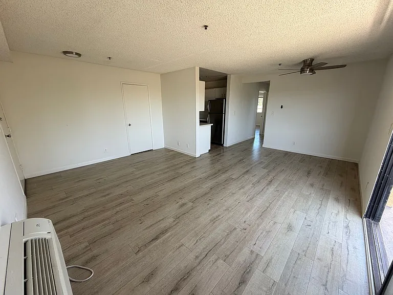10323 Woodbine — Photo 36