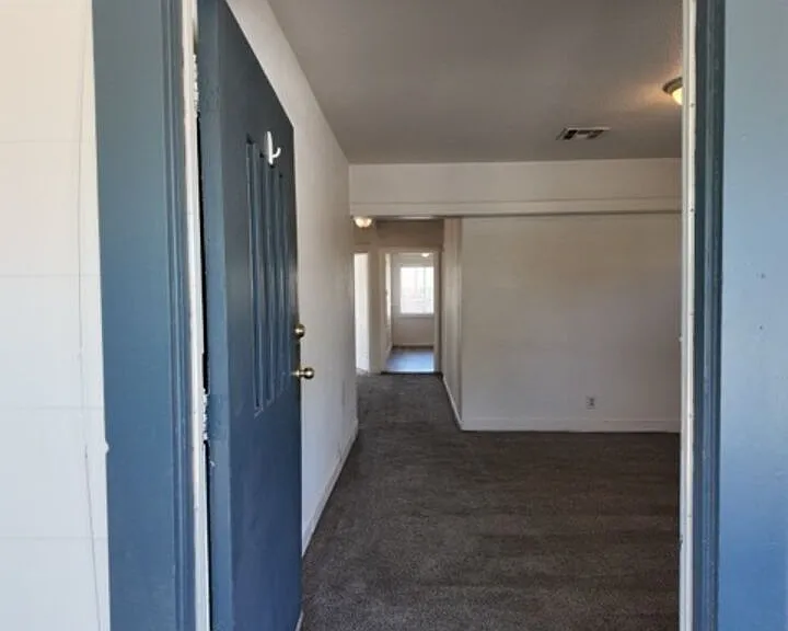 2416 Chester Ln — Photo 6