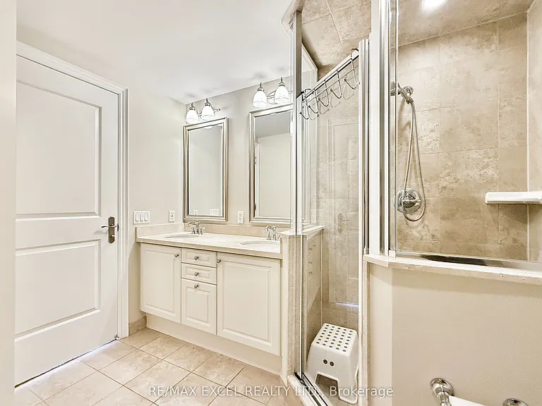 10101 N Yonge St #408 — Photo 32