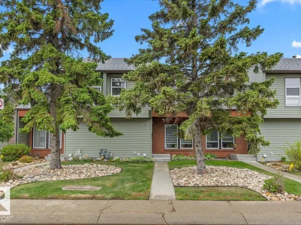 5327 Hill View Cres NW, Edmonton, AB T6L 1V9