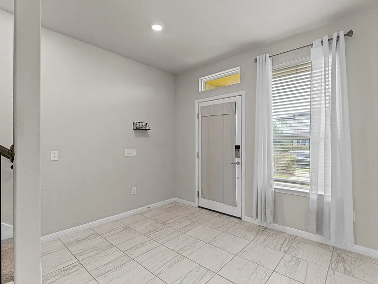8809A Whitter Dr — Photo 3
