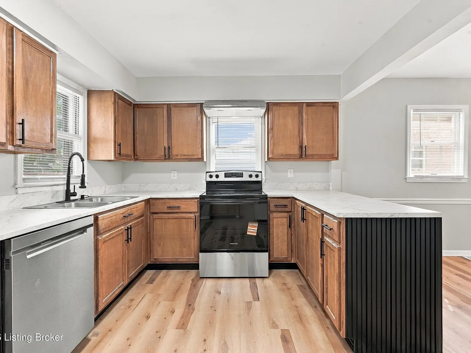 3 bed, 1.0 bath, 1392 sqft, $1,650 — Photo 4
