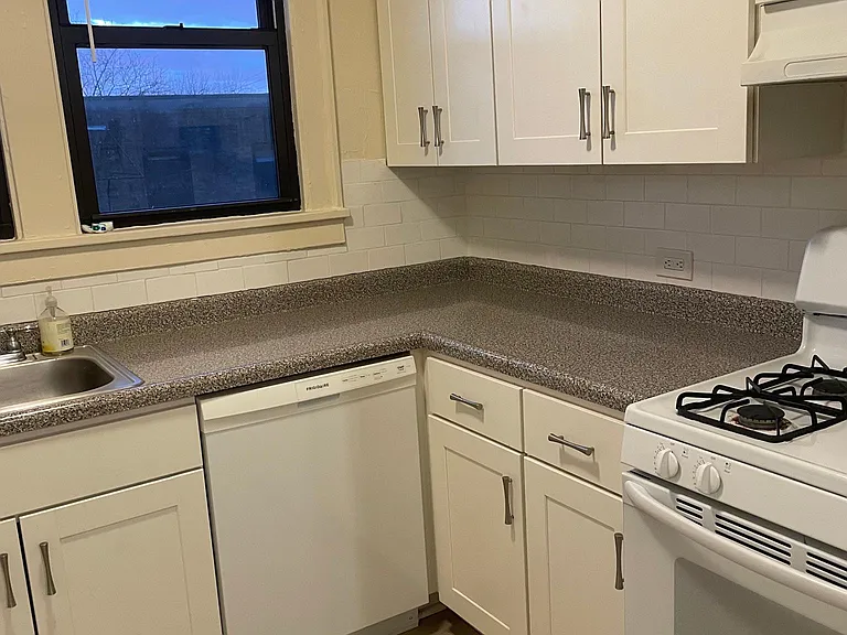 5914 Walnut St #302 — Photo 7