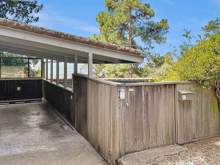 1118 Keith Ave — Photo 4