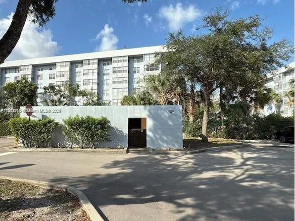 4271 NW 5th St APT 108, Plantation, FL 33317