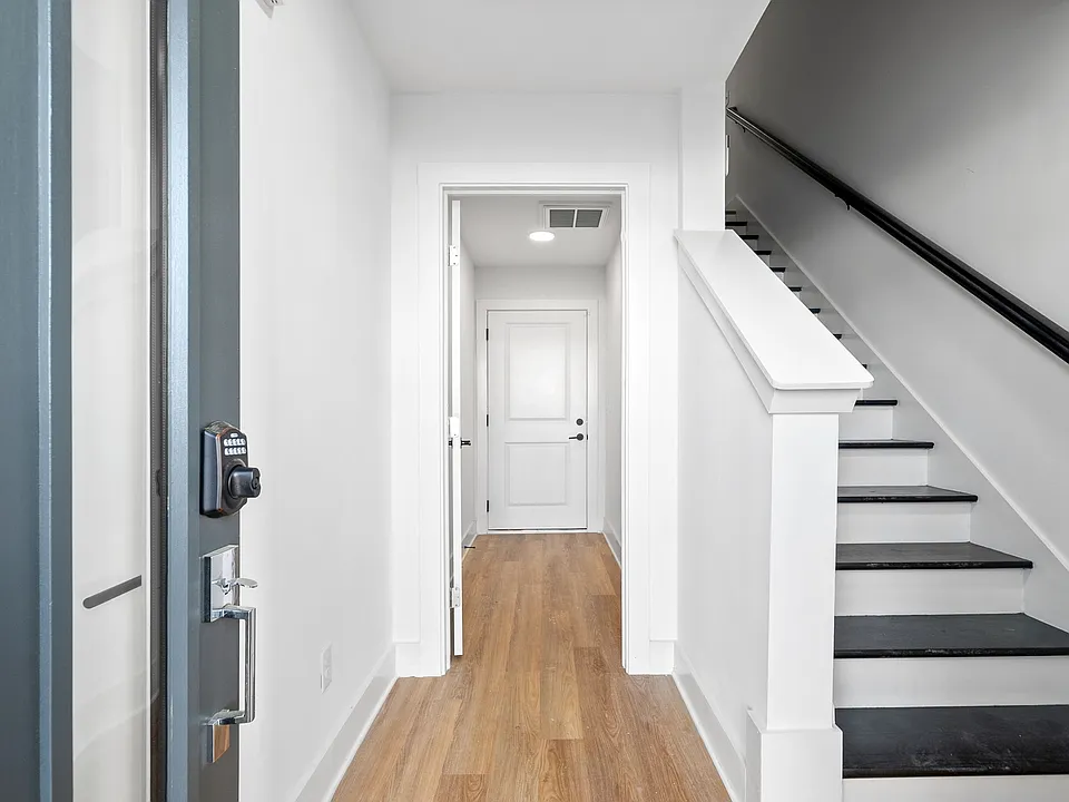 700 N Dupont Ave #322