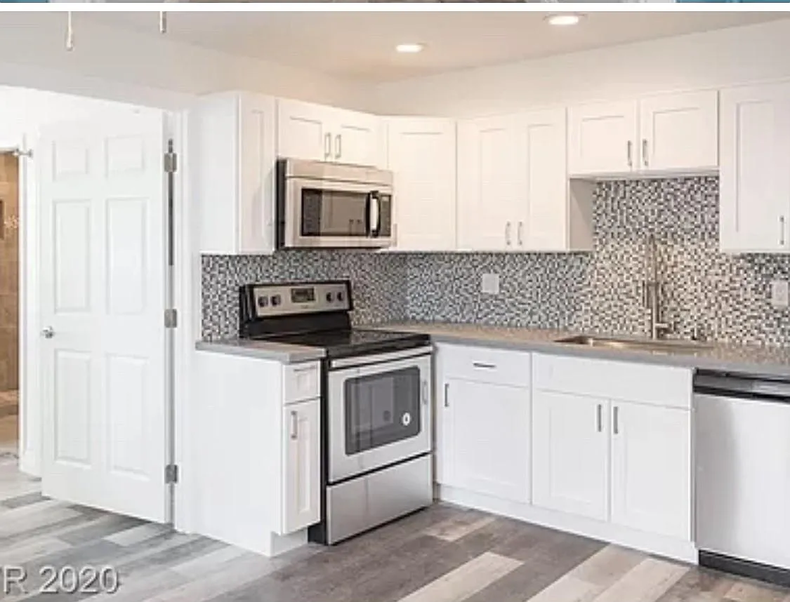 343 N 10th St — Photo 2