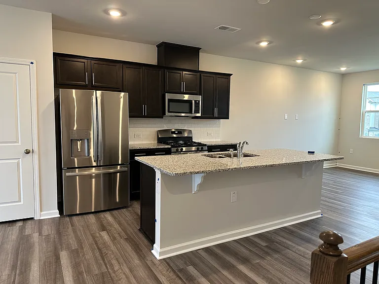 2517 Kasota Ln — Photo 8