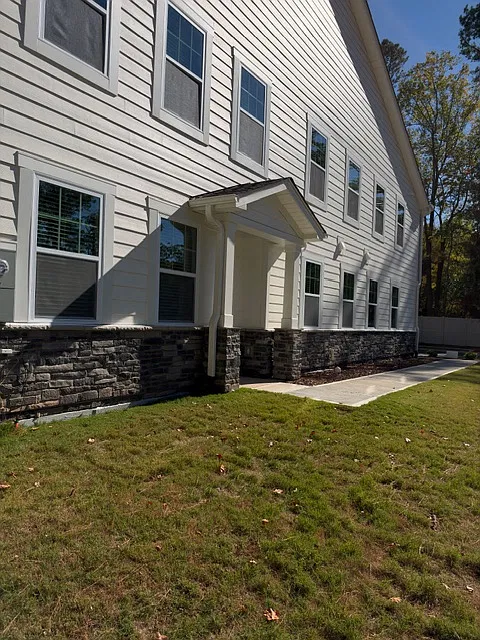3 bed, 2006 sqft, $2,250 — Photo 3