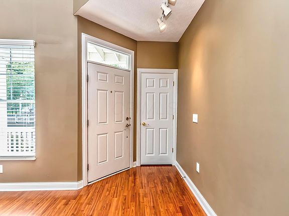 3rd image of 3738 Renwick Ln