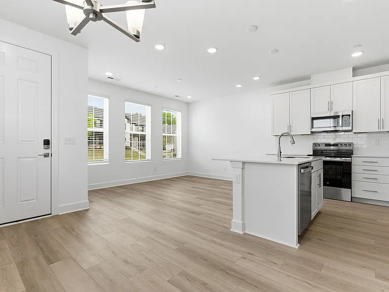 309 Lynwood Station Blvd — Photo 8