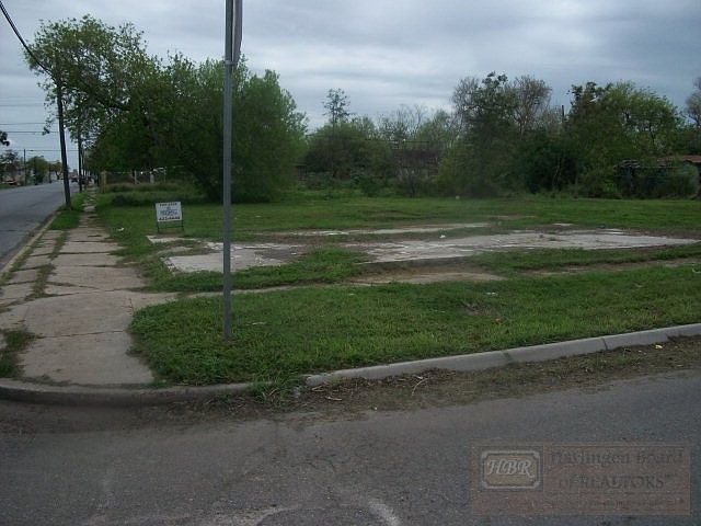 1st image of 785 W Robertson St