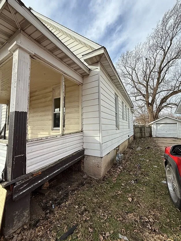 3 bed, 1152 sqft, $800 — Photo 2