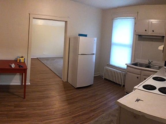 3rd image of 220 W Washington St