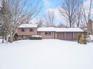 1834 Cherry Ln, Hubbard, OH 44425