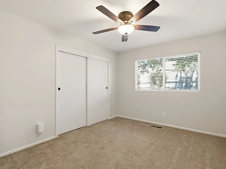9817 Mary Ellen Pl NE — Photo 25