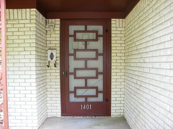 2nd image of 1401 N Broadmoor Dr