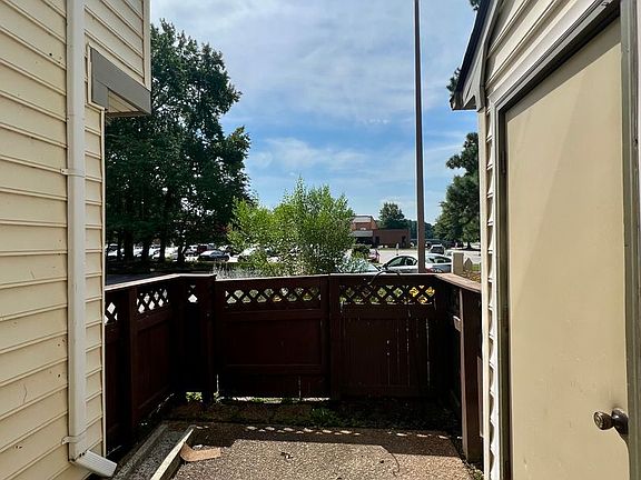 4th image of 901 Saint Andrews Reach APT C