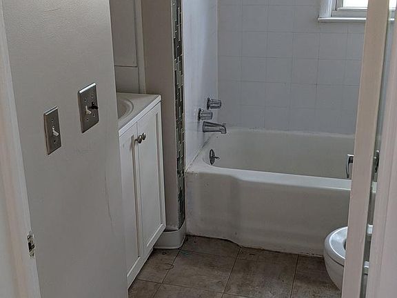 5th image of 1410 Grant Ave