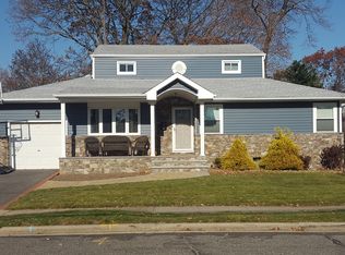 107 N Pine St, Massapequa, NY 11758