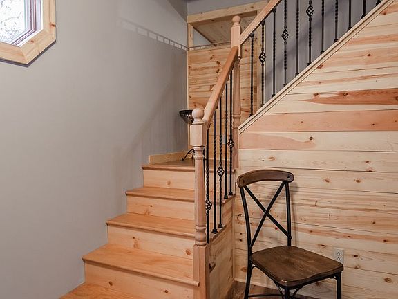 5th image of 207 N Myrtle St