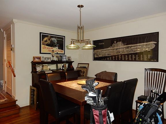 3rd image of 37 Deepwood Ln